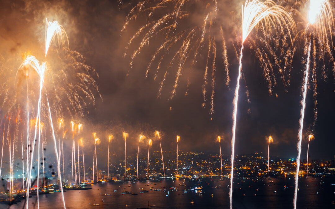 Storia e tradizione degli spettacoli pirotecnici: un viaggio colorato nel tempo