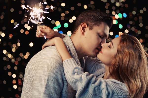 Festa di fidanzamento con fuochi d'artificio.